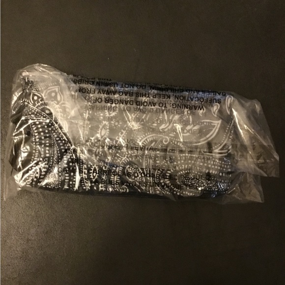 Vera Bradley stellar paisley accordion wristlet - Picture 4 of 4